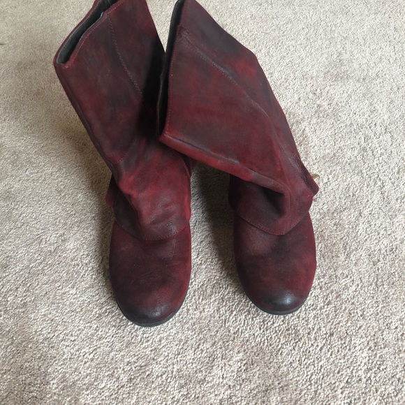 Fergie Cameo Booties - Picture 2 of 7